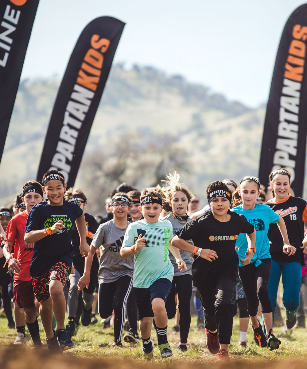 Kids running from the start line
